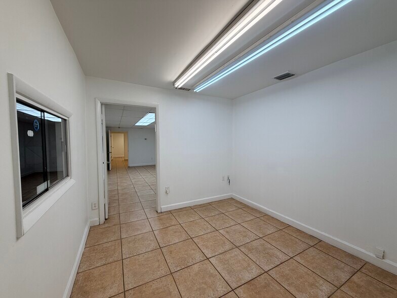 More Photos Of 401-425 NW 10th Ter, Hallandale Beach Light Manufacturing For Lease