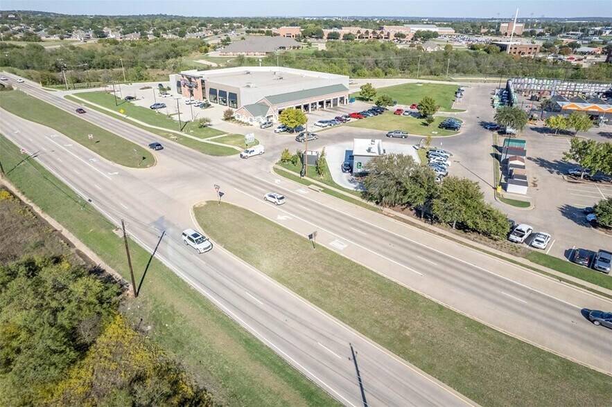 More Photos Of 330 NW John Jones Dr, Burleson Fast Food For Lease