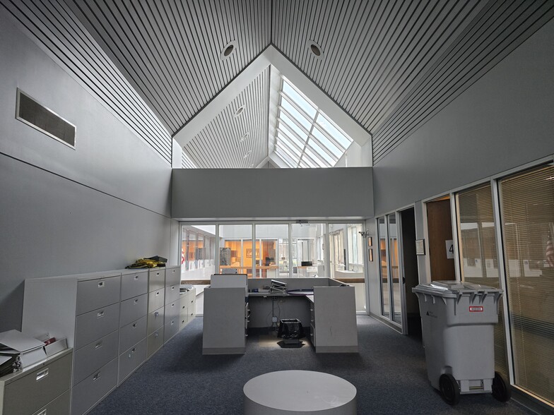 More Photos Of 3920 Whitebrook Dr, Memphis Bank For Sale