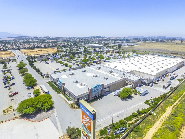 More Photos Of 1482 E 2nd St, Beaumont General Retail For Lease