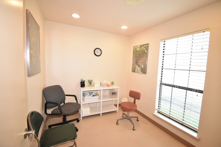 More Photos Of 2612 Harwood Rd, Bedford Medical For Sale