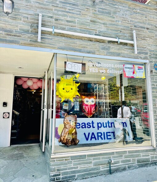 More Photos Of 26 Greenwich Ave, Greenwich Storefront Retail Residential For Lease