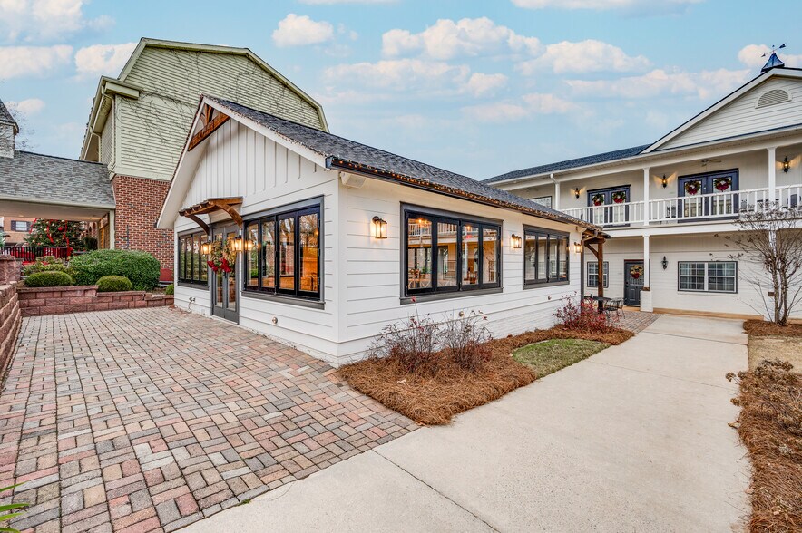 More Photos Of 27 S Park St, Dahlonega Hotel For Sale