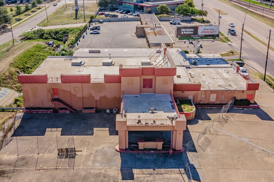 More Photos Of 6818-6826 Greenville Ave, Dallas Bar For Sale