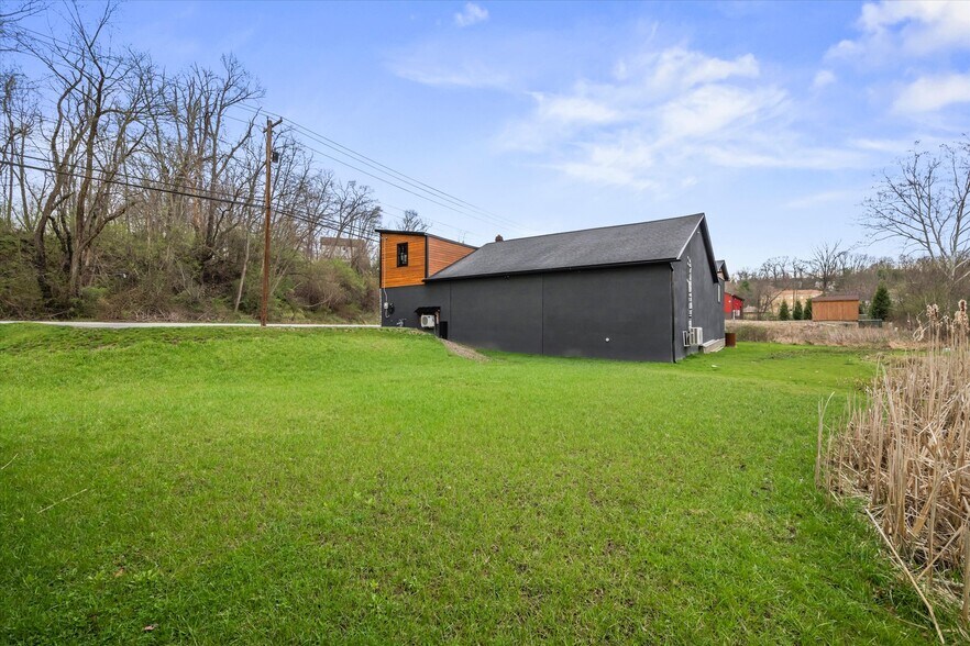 More Photos Of 6339 Old William Penn Highway hwy, Export Showroom For Sale