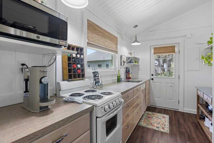 More Photos Of 7617 McGregor Park Rd, Temple Lodge Meeting Hall For Sale