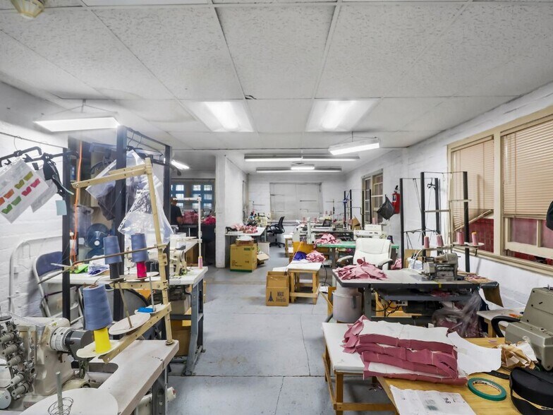 More Photos Of 2655 Short St, Los Angeles Light Manufacturing For Sale