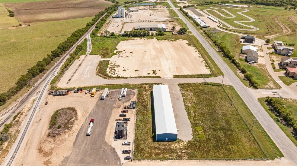 More Photos Of 14100 N Highway 171, Cresson Warehouse For Lease