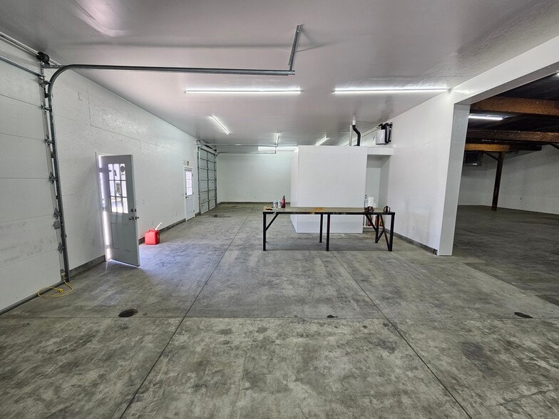 More Photos Of 7908 NE Highway 99, Vancouver Showroom For Lease