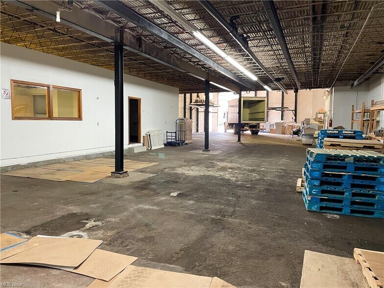 More Photos Of 8110 Lake Ave, Cleveland Manufacturing For Lease