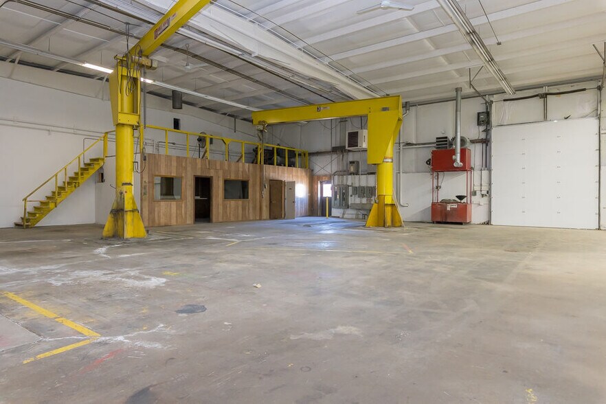 More Photos Of 1 Bowker Rd, Rock Springs Warehouse For Lease