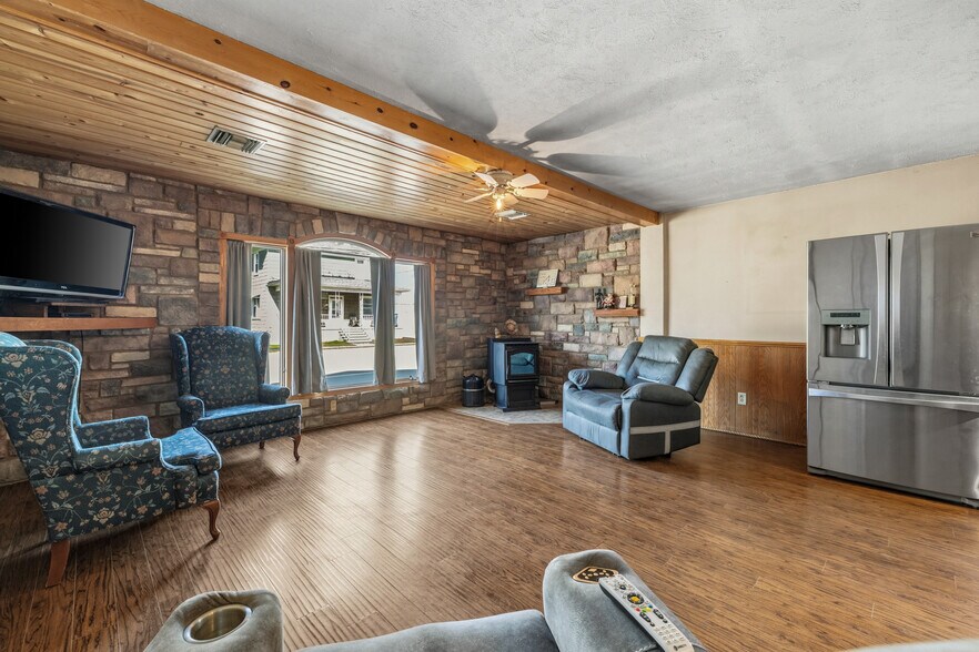 More Photos Of 504 Milwaukee St, Lomira Flex For Sale