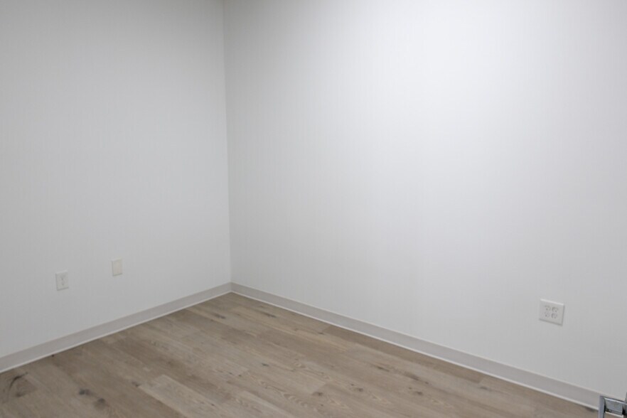 More Photos Of 3901-3911 Main St, Kansas City Loft Creative Space For Lease