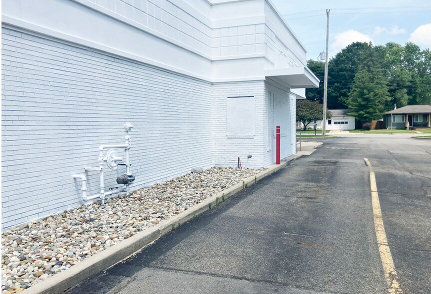 More Photos Of 1317 N Eaton St, Albion Fast Food For Sale