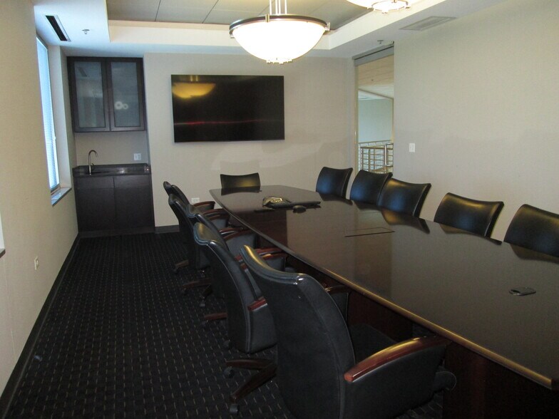 More Photos Of 1145 Mitchell Ct, Crystal Lake Flex For Sale