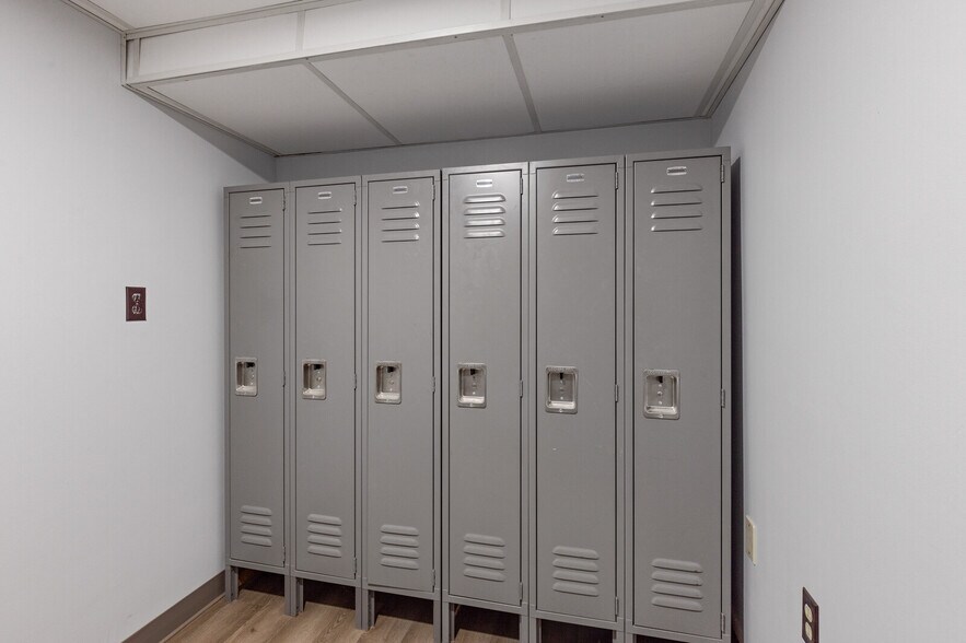 More Photos Of 166 Silver St, Waterville Medical For Sale