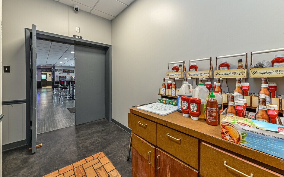 More Photos Of 2615 Freeport Rd, Natrona Heights Bar For Lease