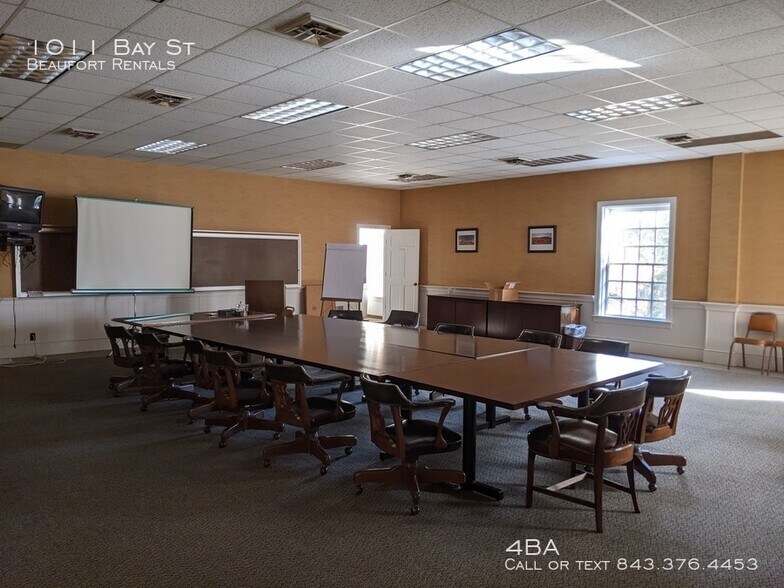 More Photos Of 1011 Bay St, Beaufort Office For Lease