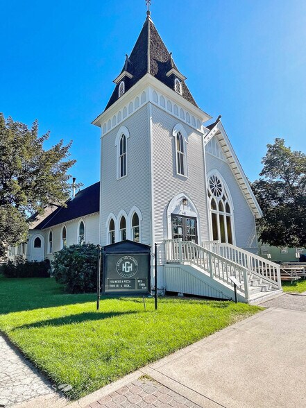 More Photos Of 641 SW Cascade Ave, Redmond Restaurant For Sale