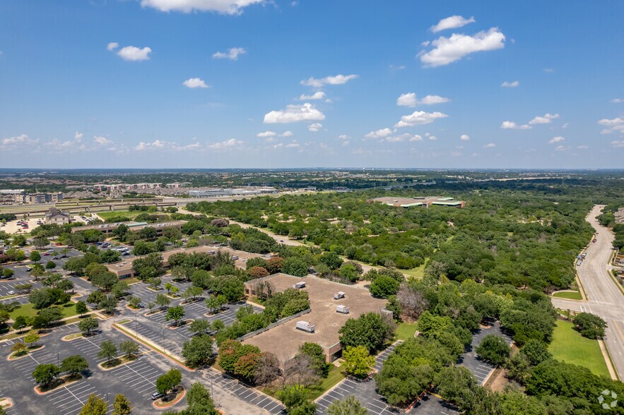 More Photos Of 13620 Briarwick Dr, Austin Office For Lease