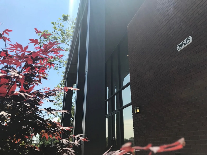 More Photos Of 24525 Southfield Rd, Southfield Unknown For Lease