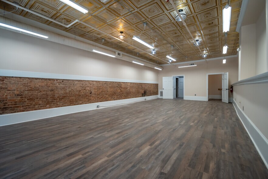 More Photos Of 142 N Jackson St, Athens General Retail For Sale