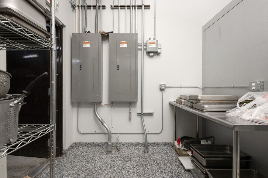 More Photos Of 317 Studdart Ave, Graceville General Retail For Sale