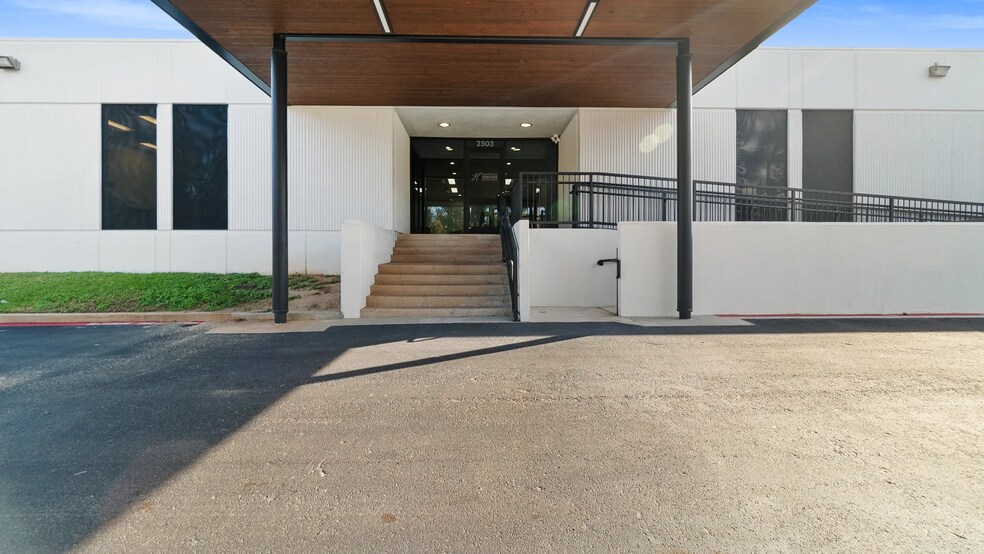 More Photos Of 2503 Lake Rd, Huntsville Office For Lease