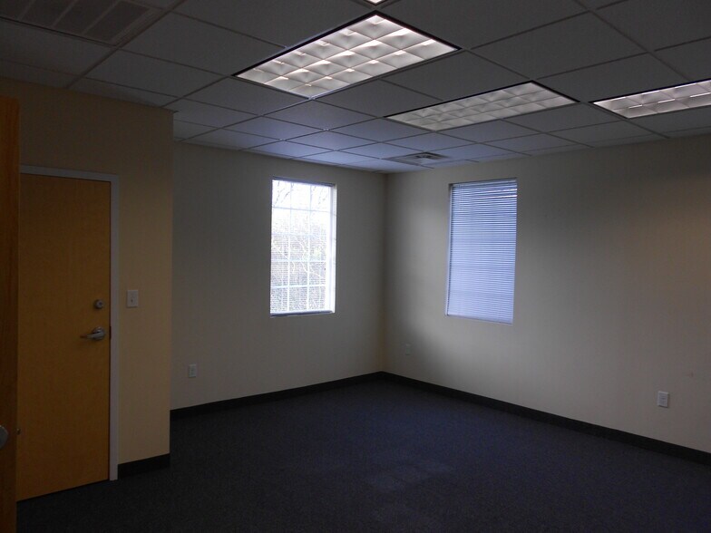 More Photos Of 31 Wichita Dr, Nicholasville Office For Sale