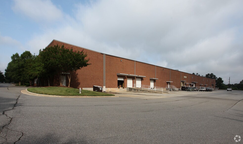 More Photos Of 1850 Beaver Ridge Cir, Norcross Distribution For Lease
