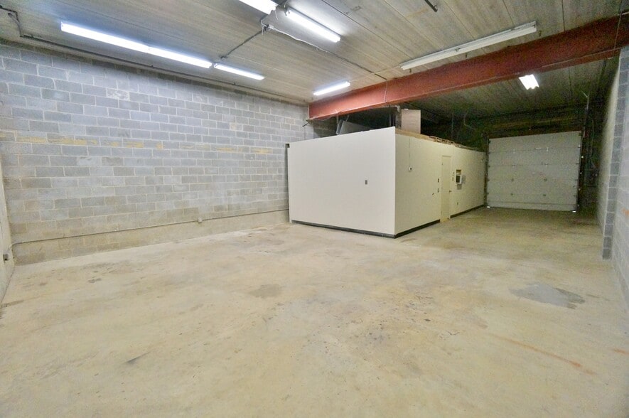 More Photos Of 2201-2353 Distribution Cir, Silver Spring Warehouse For Lease