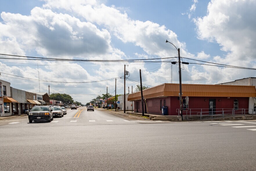 More Photos Of 101 S Main St, Quitman Office For Sale