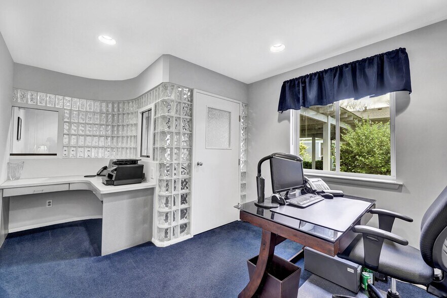 More Photos Of 3630 Hill Blvd, Jefferson Valley Medical For Lease
