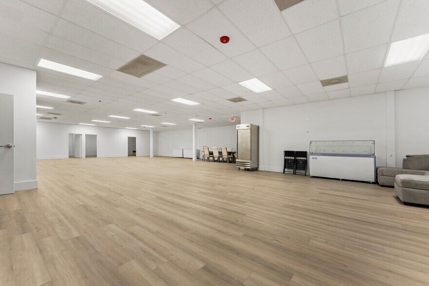 More Photos Of 2000 N Federal Hwy, Delray Beach General Retail For Lease