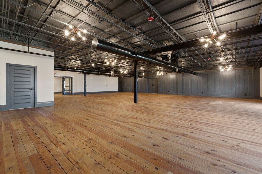 More Photos Of 100 Saint Louis Ave, Seymour Office For Sale