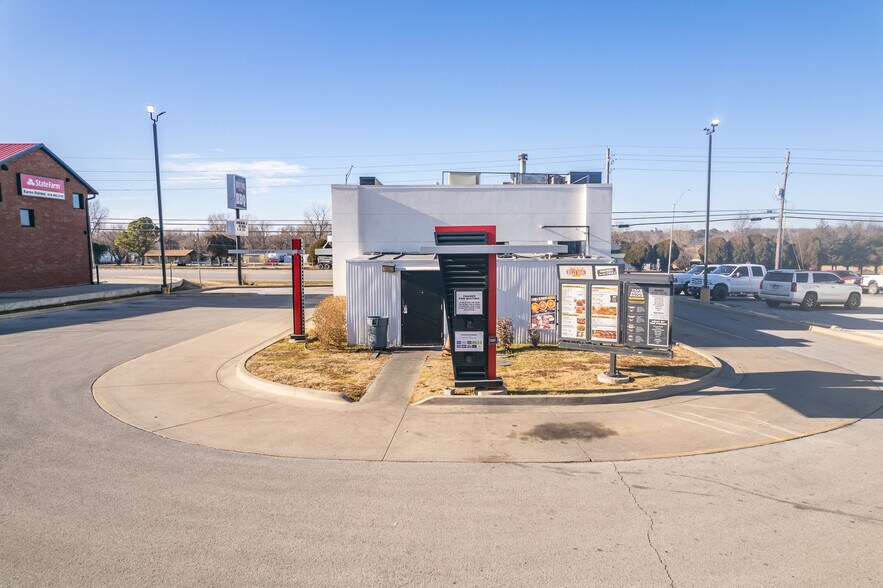 More Photos Of 13481 S State Highway 51, Coweta Fast Food For Sale