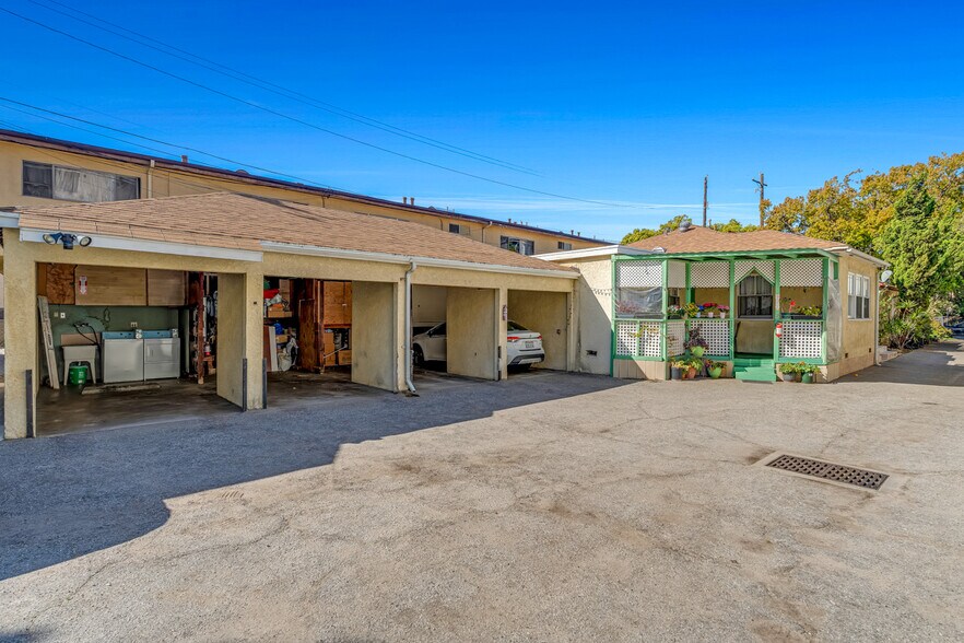 More Photos Of 1700 Grismer Ave, Burbank Apartments For Sale