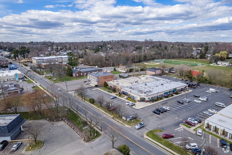More Photos Of 240 Glen Head Rd, Glen Head Freestanding For Lease