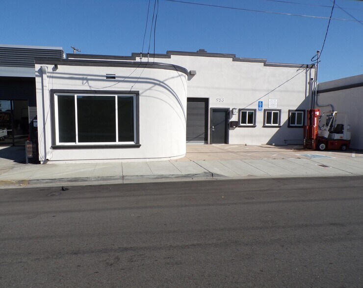 More Photos Of 953 Washington St, San Carlos Warehouse For Lease