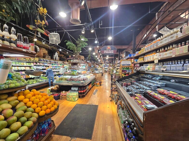 More Photos Of 226-228 Washington St, Hoboken Storefront For Sale