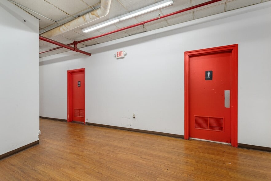 More Photos Of 165-167 Bow St, Everett Light Manufacturing For Lease
