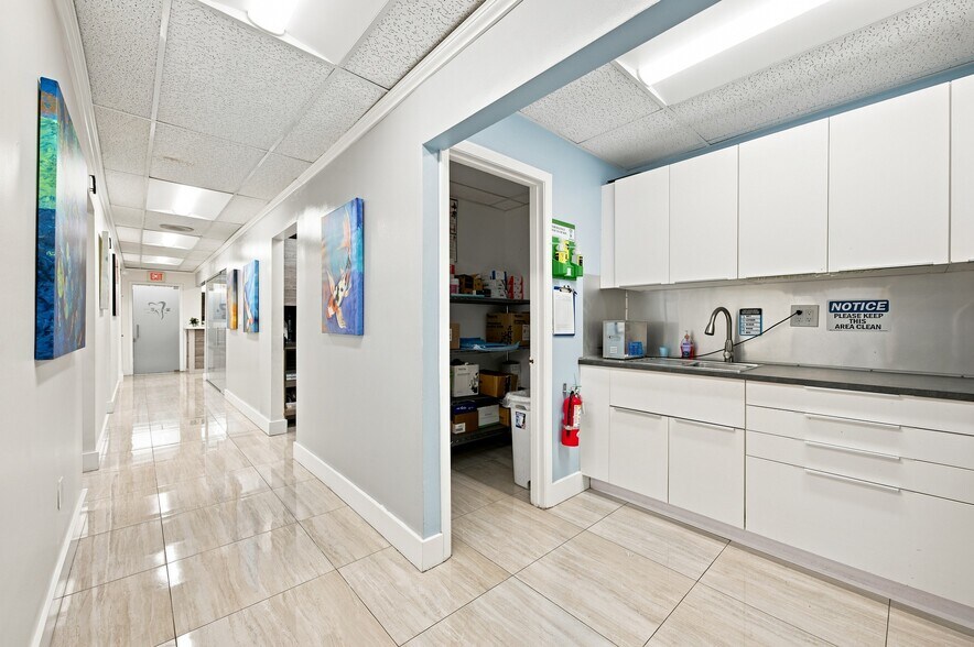 More Photos Of 610-618 NE 124th St, North Miami Office For Sale