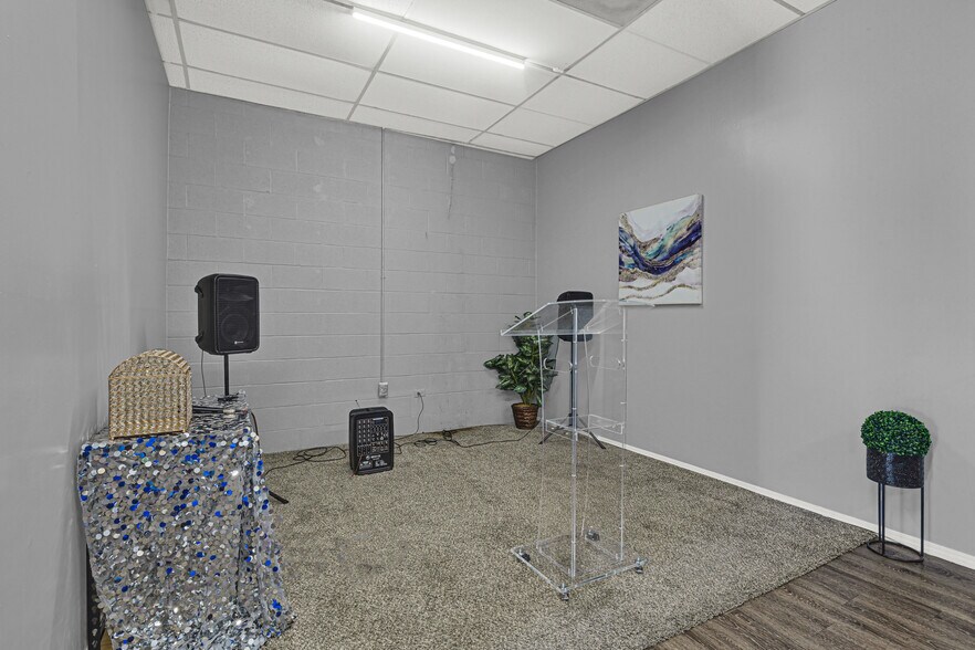 More Photos Of 2000 Cedar Dr, La Marque Freestanding For Sale