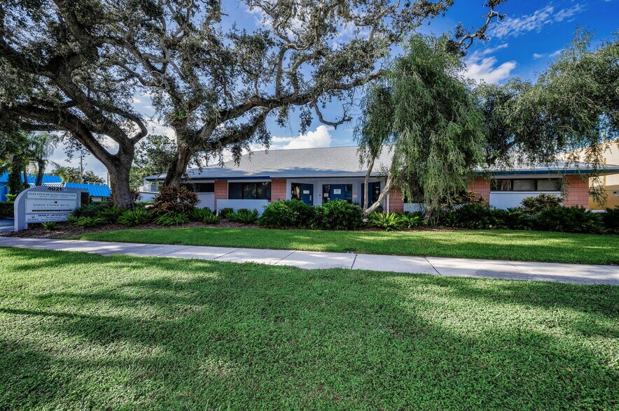 More Photos Of 4021 Central Ave, Saint Petersburg Medical For Lease