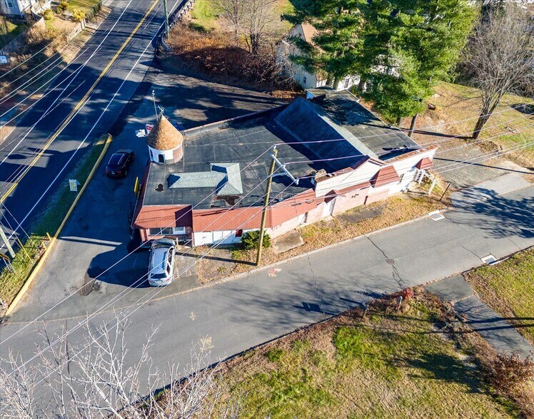 More Photos Of 166 S Riverside Ave, Pequabuck Freestanding For Sale