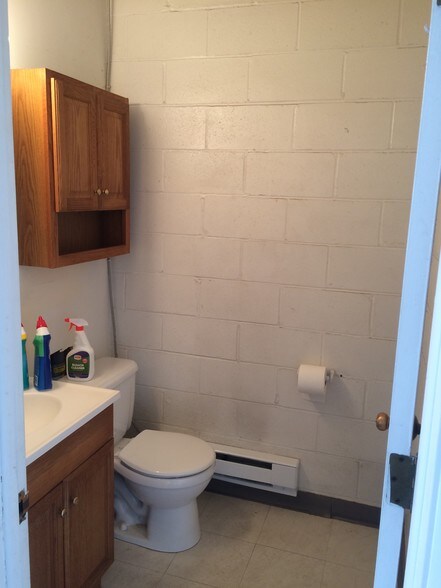 More Photos Of 2419 E High St, Springfield Storefront For Sale