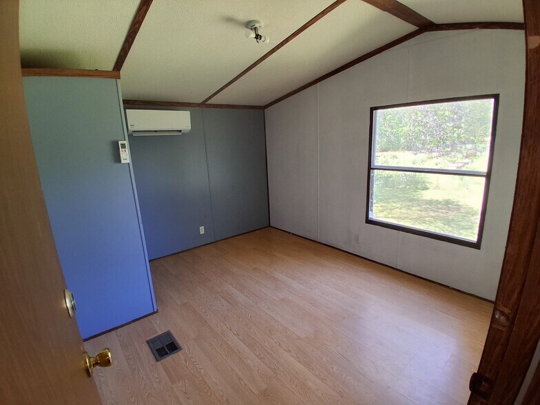 More Photos Of 8719 Pearson Rd, Ore City Warehouse For Sale