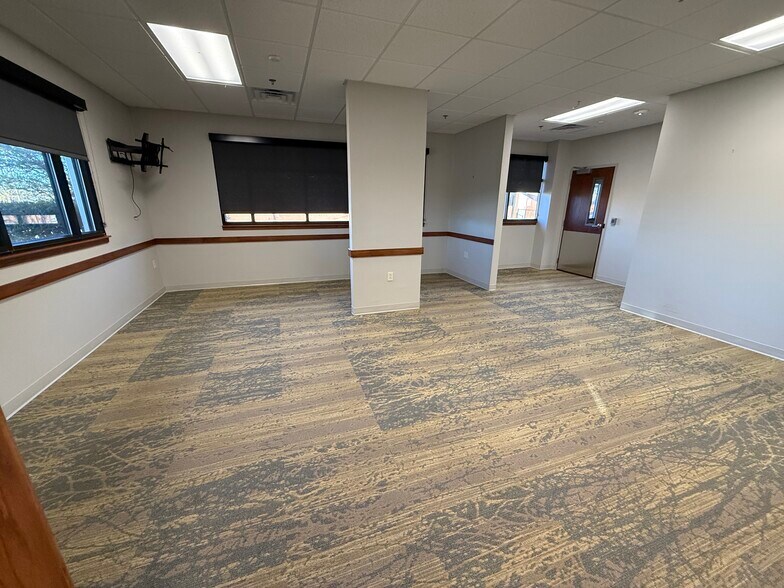 More Photos Of 3413 Golden Rd, Tyler Medical For Sale