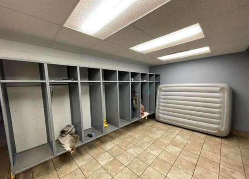 More Photos Of 100 Axle Dr, Caspian Service For Sale