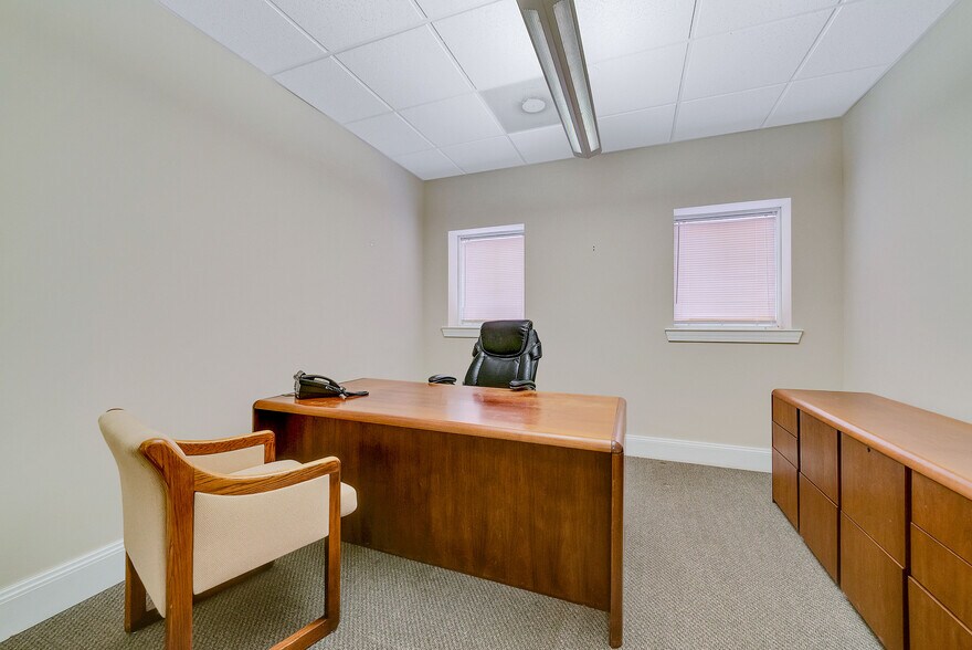 More Photos Of 124 S York Rd, Hatboro Office For Sale